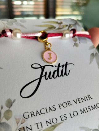 PULSERAS CON INICIAL + TARJETÓN PERSONALIZADO