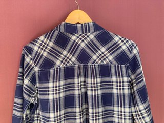 Camisa cuadros azul con rayita plateada