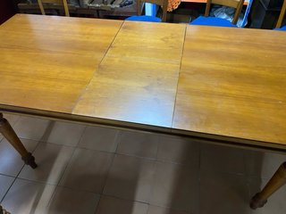 Mesa de comedor extensible de madera