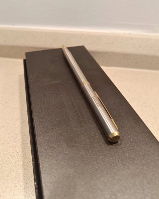 Bolígrafo LANCE x JAGUAR plateado y dorado