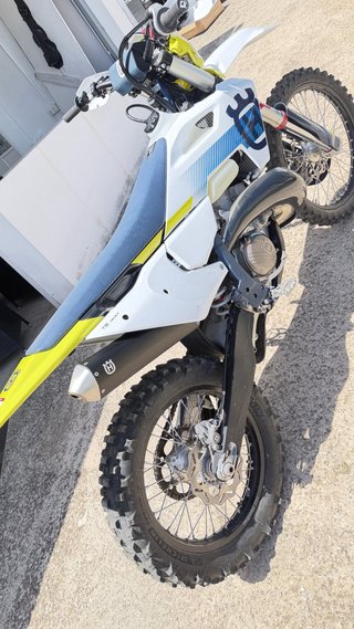 Husqvarna Enduro/Motocross Blanca y Amarilla