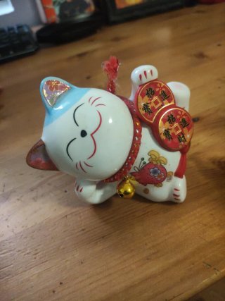 Figura Gato de la Suerte Maneki Neko