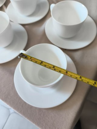 Seis tazas de café con leche de porcelana