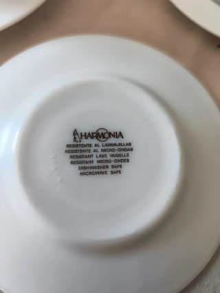 Seis tazas de café con leche de porcelana