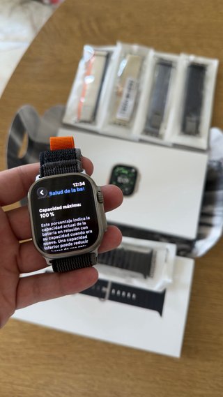 Apple Watch Ultra Grigio con Cinturino Arancione