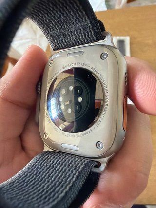 Apple Watch Ultra Grigio con Cinturino Arancione