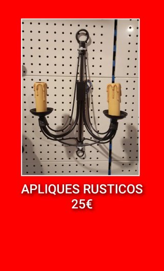 Aplique de pared negro con velas