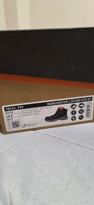 Botas de trabajo Helly Hansen HH negras y naranjas