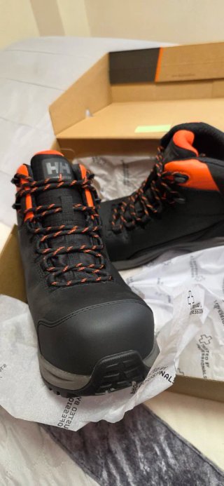 Botas de trabajo Helly Hansen HH negras y naranjas