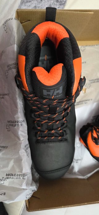 Botas de trabajo Helly Hansen HH negras y naranjas