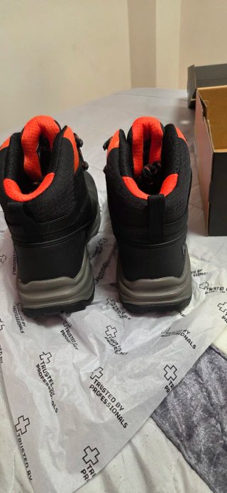 Botas de trabajo Helly Hansen HH negras y naranjas