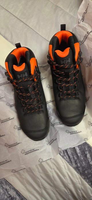 Botas de trabajo Helly Hansen HH negras y naranjas