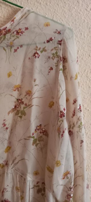 Blusa Zara floral con volantes sin estrenar