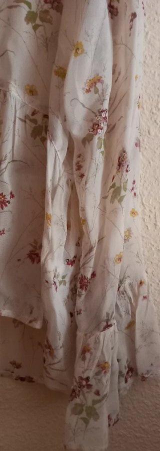 Blusa Zara floral con volantes sin estrenar