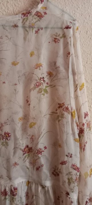 Blusa Zara floral con volantes sin estrenar