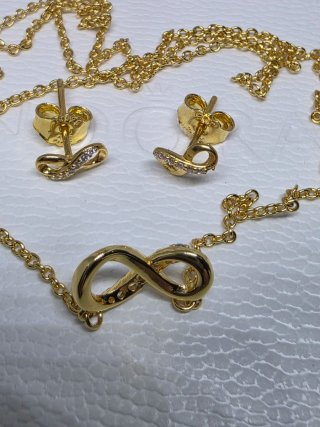 Conjunto collar y pendientes infinito