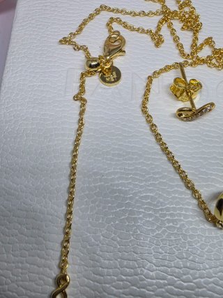 Conjunto collar y pendientes infinito