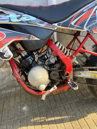 Beta RRT Supermotard Roja y Blanca