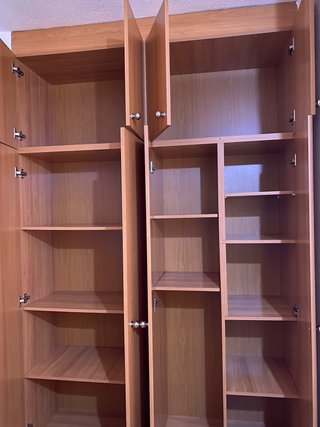Armario de madera grande