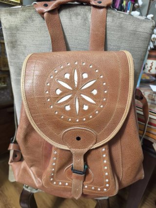 Mochila de cuero estilo caza