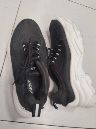 Zapatillas deportivas negras y blancas talla 38