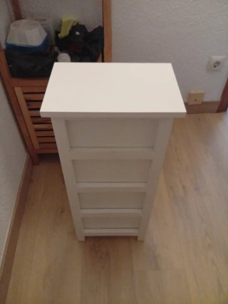 Cajonera estrecha blanca de madera