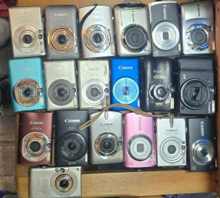 Lotto di fotocamere digitali Canon in buone condizioni