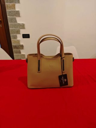 Vendo Borsa a Tracolla Mejana nuova.