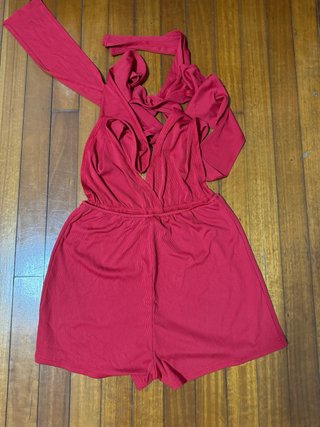 Mono rojo espalda descubierta