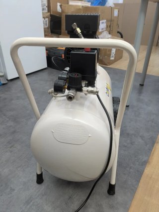 Compresor de aire 50L Nuevo A Estrenar