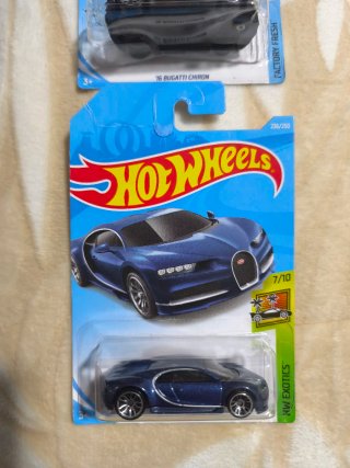 Hot Wheels 2016 Bugatti Chiron Azul