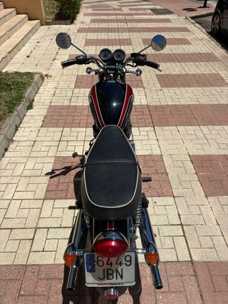 Triumph Bonneville T100 Negra/Roja