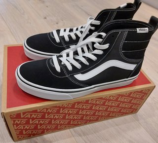 Zapatillas Vans Altas Negras y Blancas
