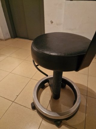 Taburete Dental Negro y Plata