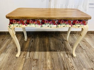 Mesa baja madera estilo floral