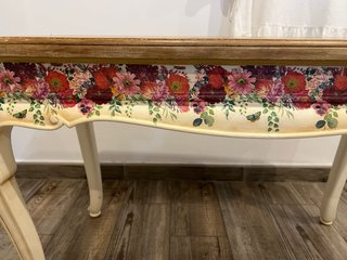 Mesa baja madera estilo floral
