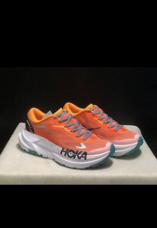 Zapatillas Hoka Naranja y Blanco