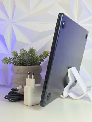 MacBook Air 15" M3 2024 con cargador de Apple