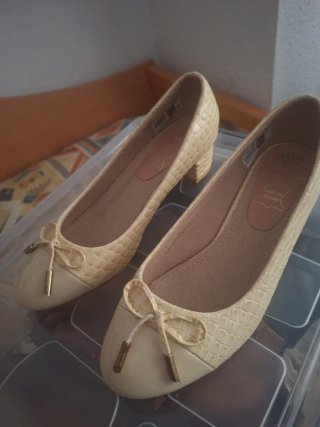 Zapatos de piel labrada beige