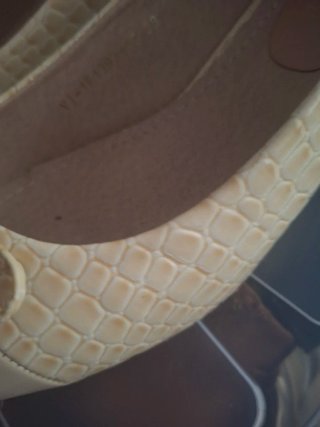 Zapatos de piel labrada beige