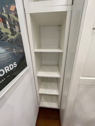 Estantería con cajones