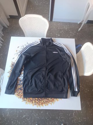 Chaqueta Adidas Negra con Rayas Blancas