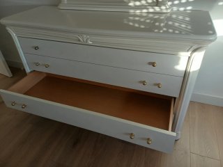 Cómoda y espejo blanco lacados