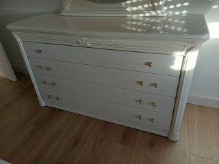 Cómoda y espejo blanco lacados