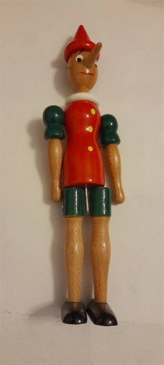 3 vecchi giocattoli in legno