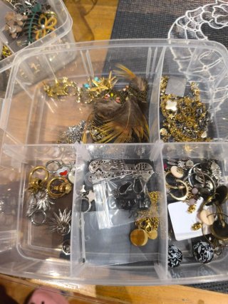 Caja de bisutería variada