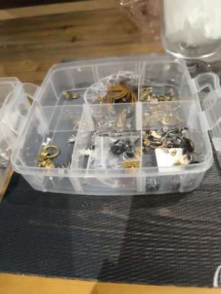 Caja de bisutería variada