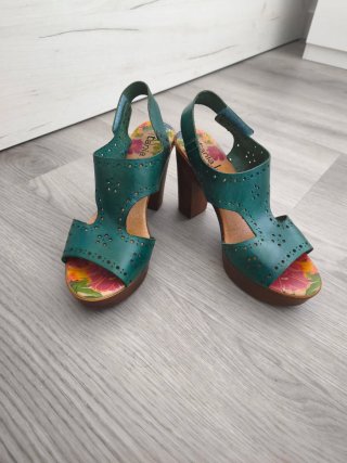 Sandalias de cuña turquesa