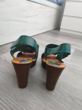 Sandalias de cuña turquesa