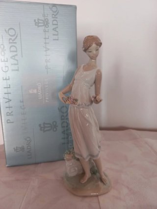 Figura Lladro Flores para una Diosa